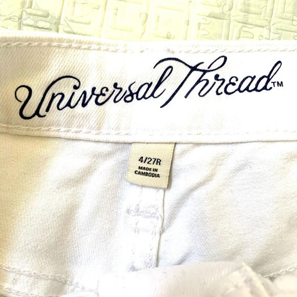White universal thread Jean shorts - Picture 3 of 3